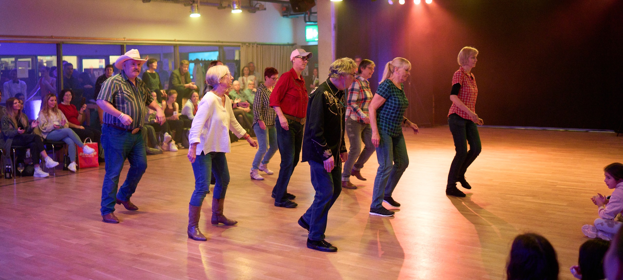 Tanztag2022 Showcase Country.jpg